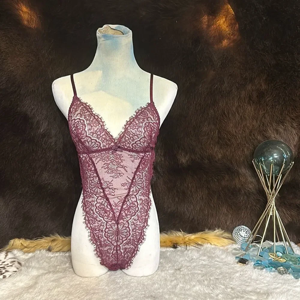 Victoria’s Secret lingerie M (2800)  NWOT